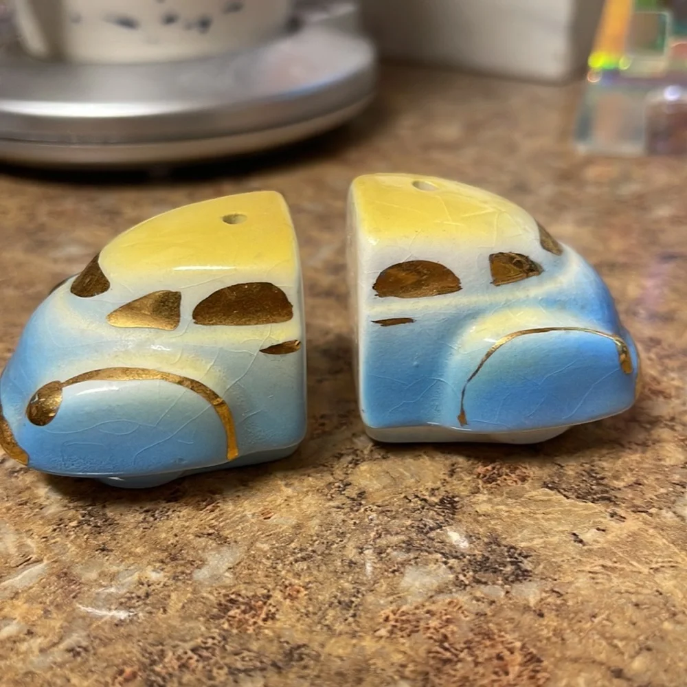Vintage Car Salt and Pepper Shaker Set